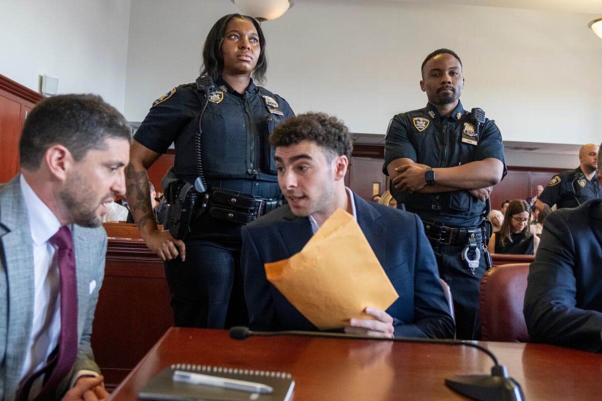 Mangione’s lawyers reverse course on psychiatric defence in state murder trial