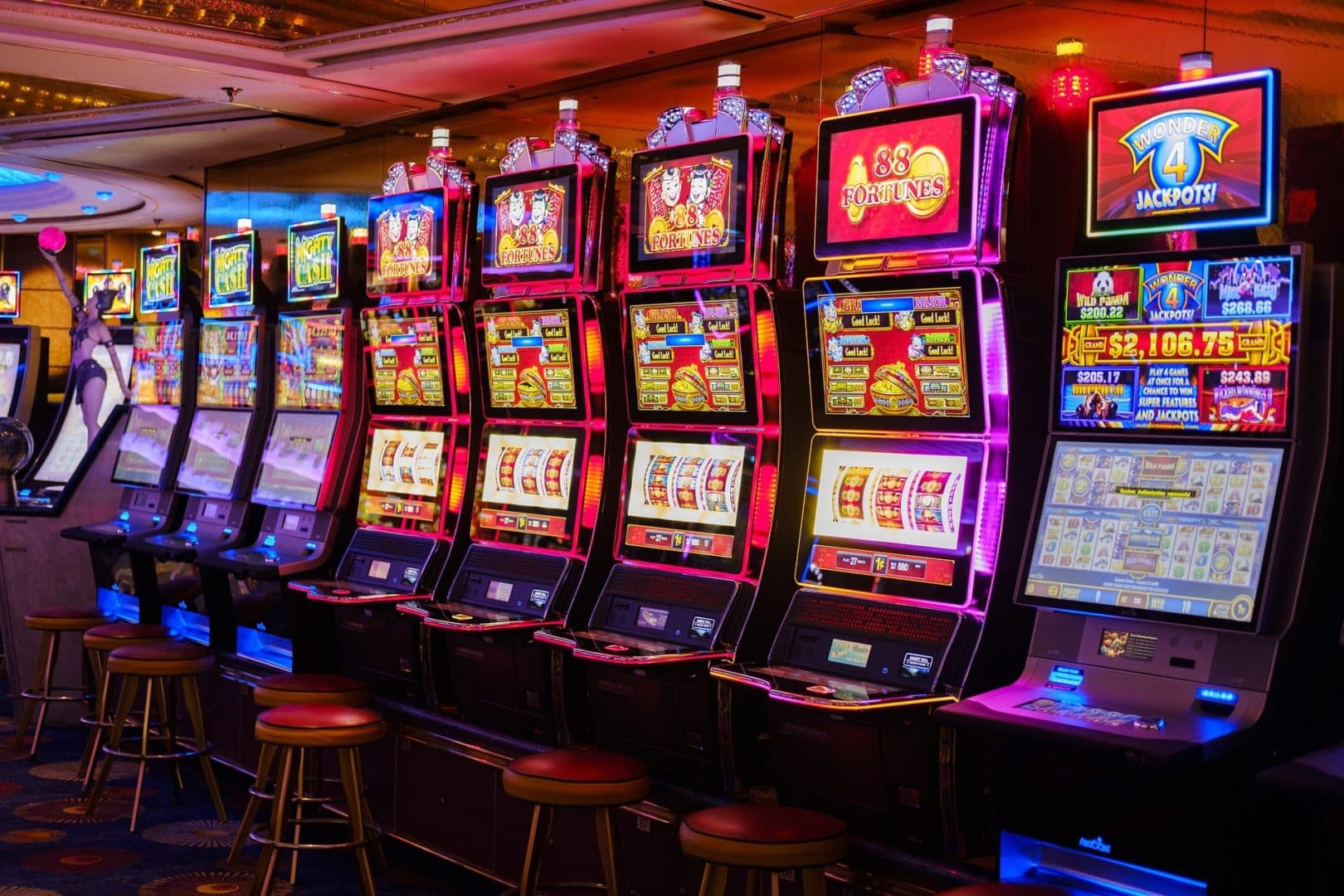 The Role of Technology in Transforming Traditional Businesses: Insights from Online Casinos