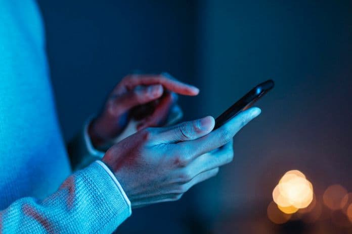Pros and Cons of Using Forex Trading Apps for Investments
