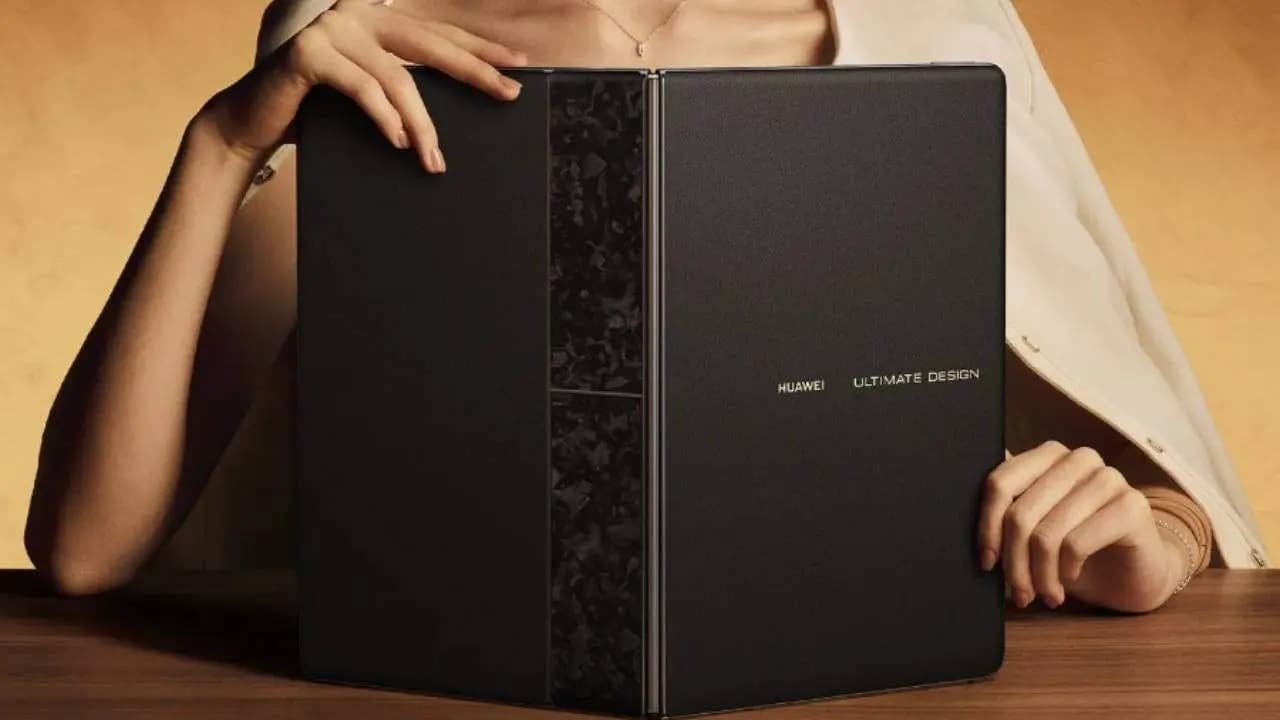 Huawei Debuts Foldable Laptop Running on HarmonyOS 5