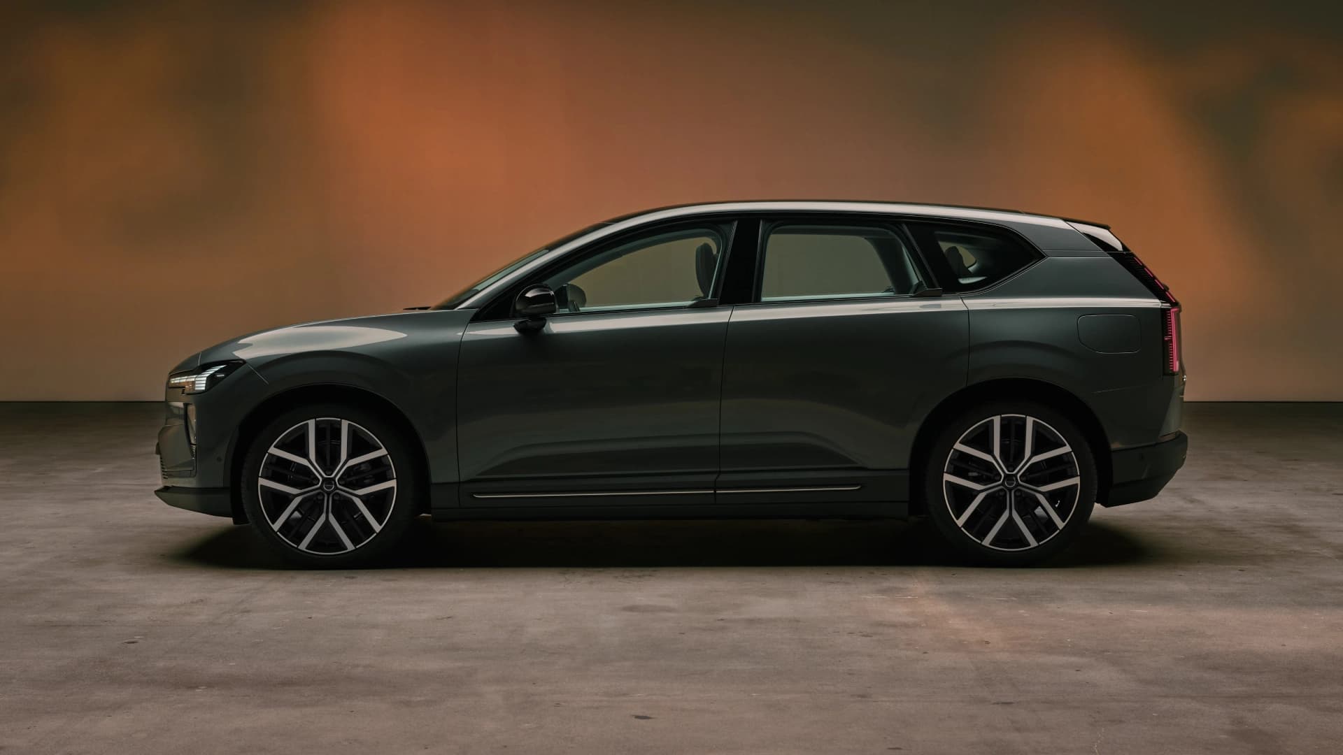 Volvo Unveils EX60 Electric SUV With 670hp and 640km Range