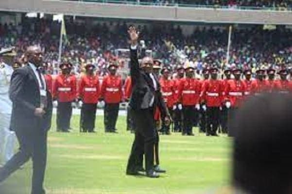 VIDEO: Crowd goes wild as Uhuru arrives for Ruto inauguration