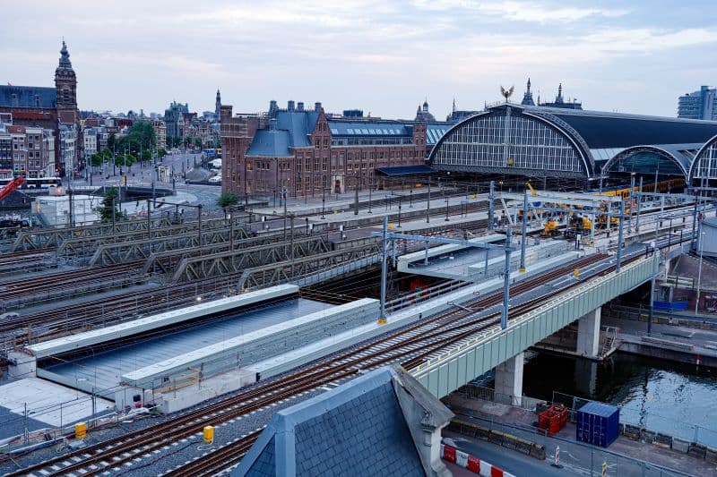 Amsterdam Centraal Clears Second of Five New Rail Bridges in High-Frequency Upgrade