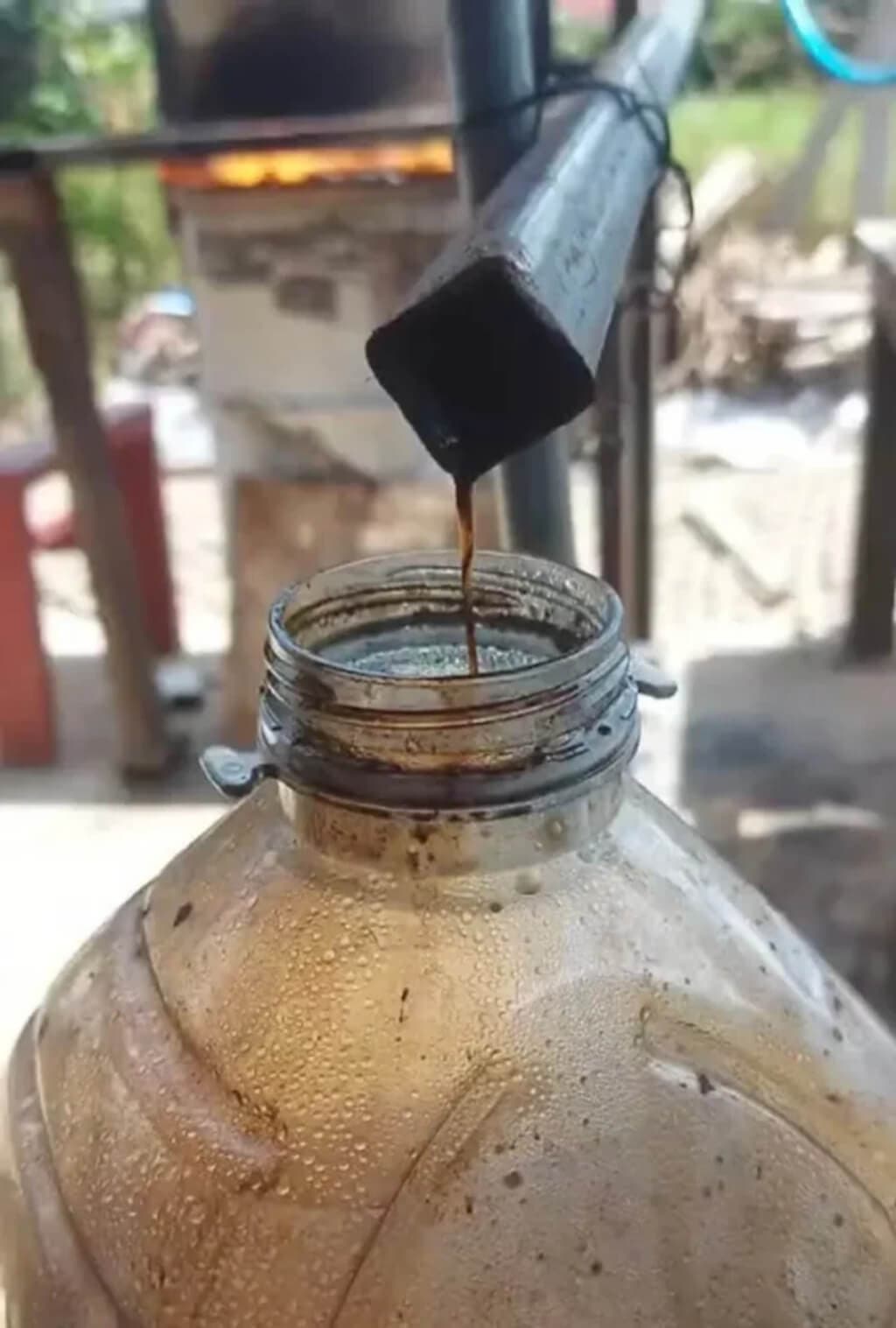 Ugandan farmers create fertiliser from bamboo smoke