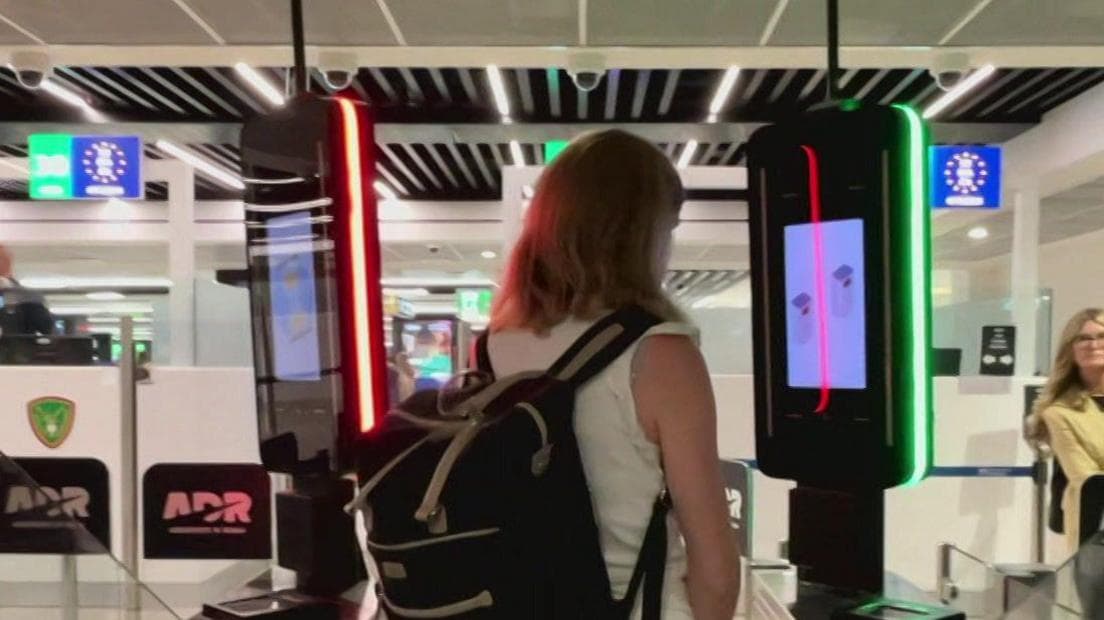 New EU border system tripling time at passport control, airport boss says