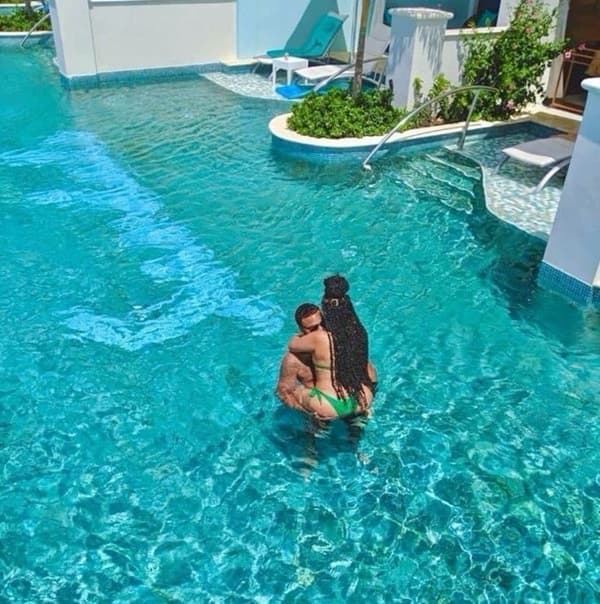 Vacation Love: Ugh! She’s Hung Up On Her Holiday Hook-Up