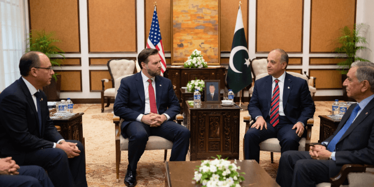 U.S.–Iran Talks Extended as Hormuz Strait Dispute Blocks Progress After Over 14 Hours