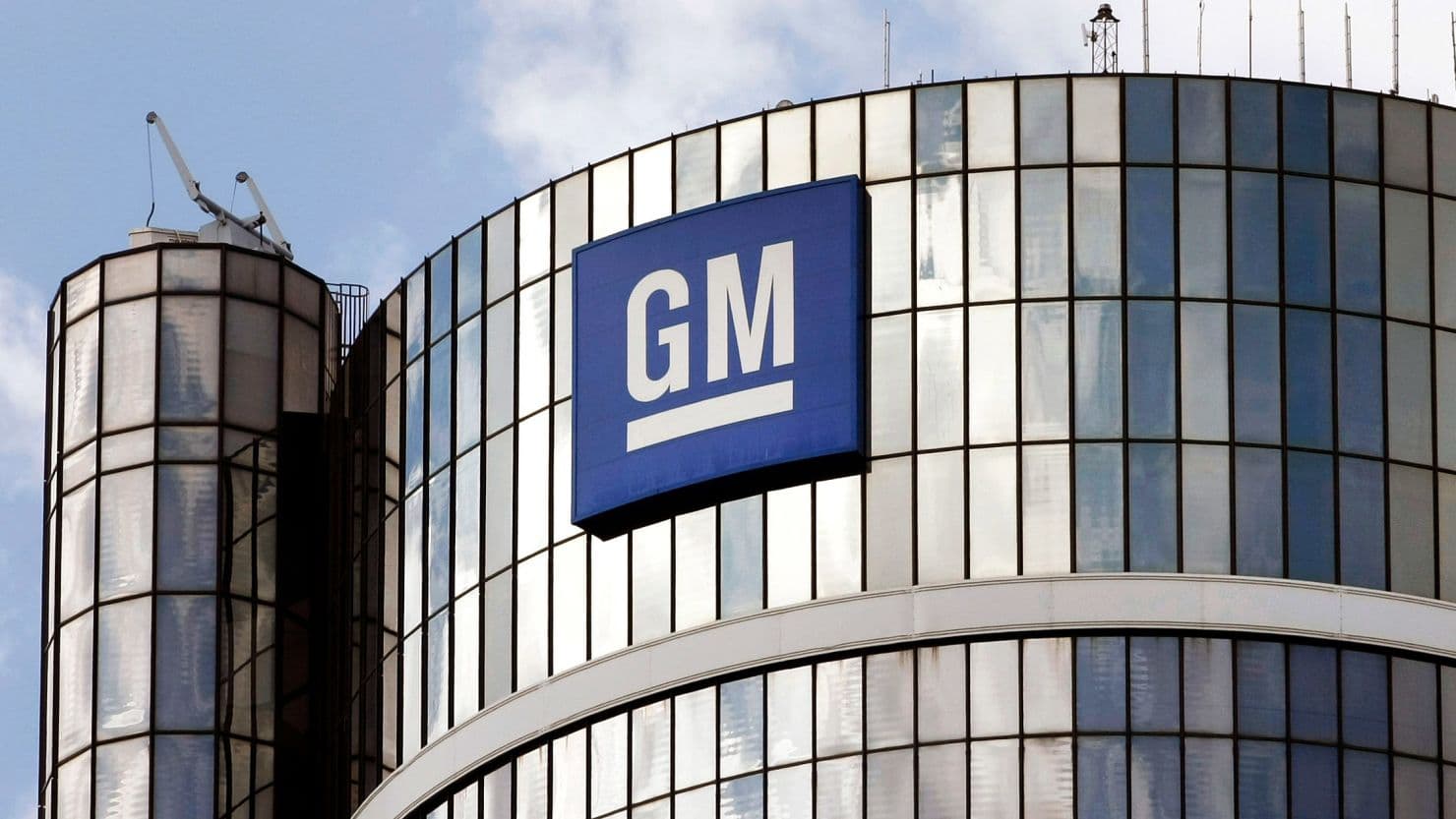 General Motors to Phase Out Apple CarPlay and Android Auto