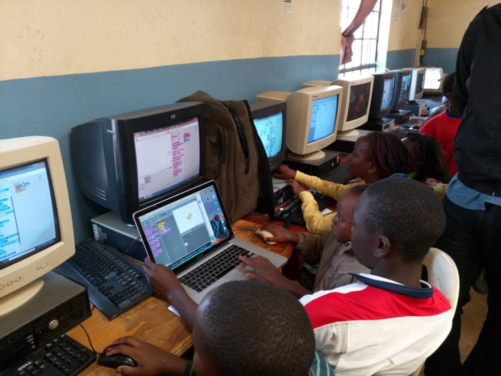 Microsoft Gives Young Kids the Opportunity to Learn Basic Coding Skills Through The Hour Of Code Workshop