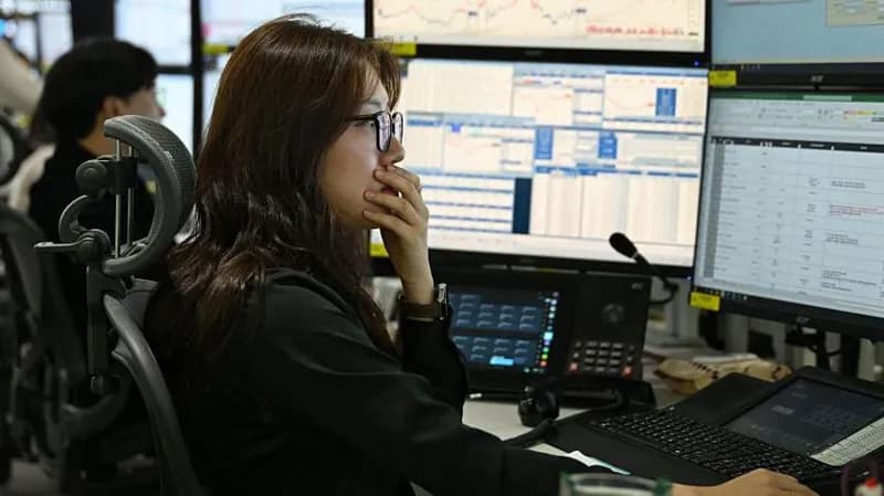 Asia stocks tumble for third day, oil rises as markets track Iran war