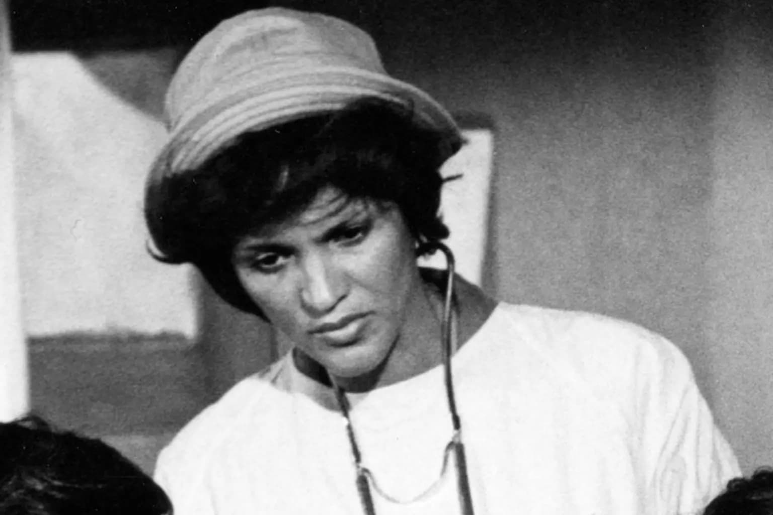 Gwen Farrell, ‘MAS*H’ Actress and Trailblazing Boxing Referee, Dies at 93