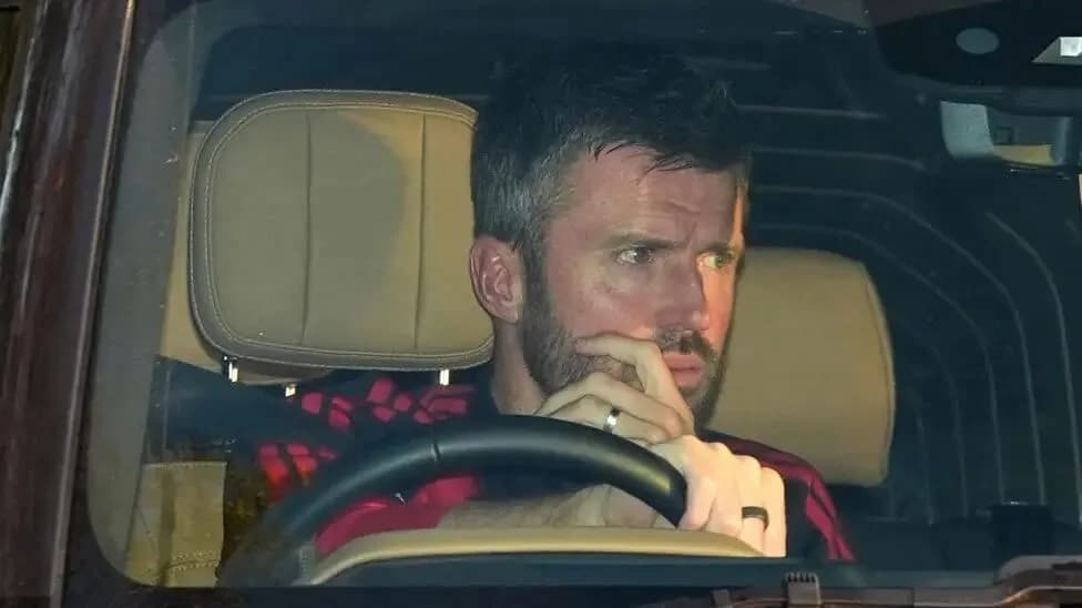 Carrick arrives at training ground amid uncertainty over his future