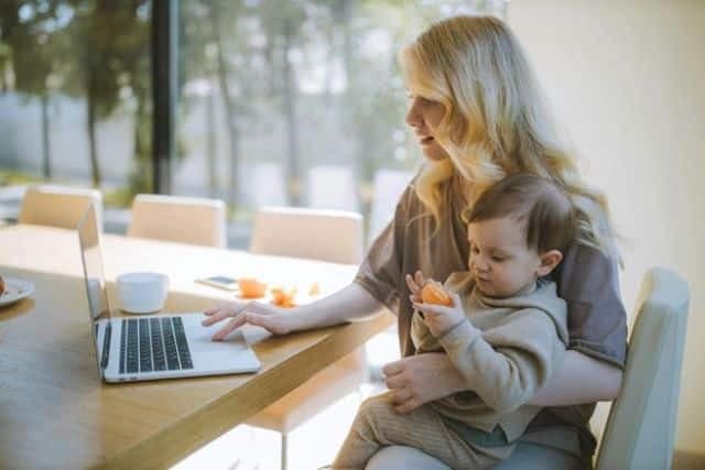 Balancing Parenthood And Running An Etsy POD Store