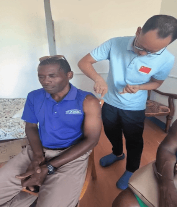 Chongqing medical team launches “Tcm Friday” clinic in Barbados
