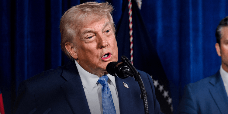 Trump’s ‘Treason’ Note Exposed as He Orders Crackdown on Iran War Leaks
