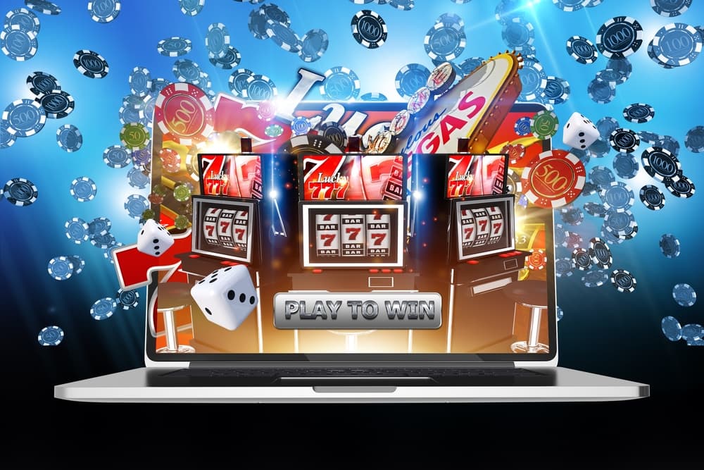 How do online casinos maintain customer loyalty in a competitive business