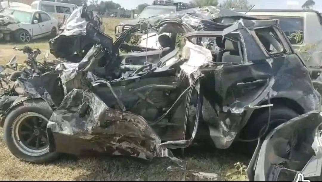 Five people killed in a midnight crash at Kikopey