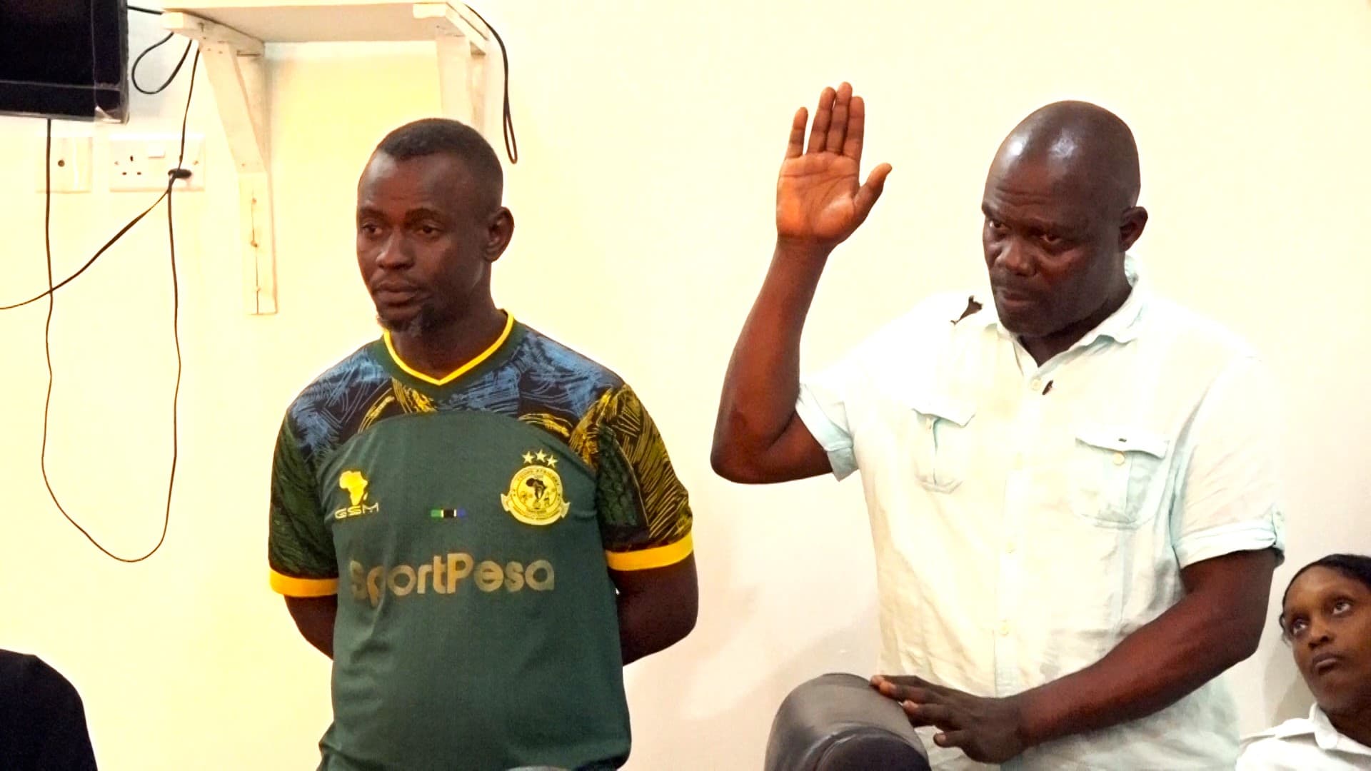 Court detains suspects for stealing from passenger