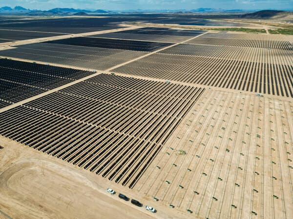 Sun Streams 4 Solar plus storage is powering 12000 homes in Arizona