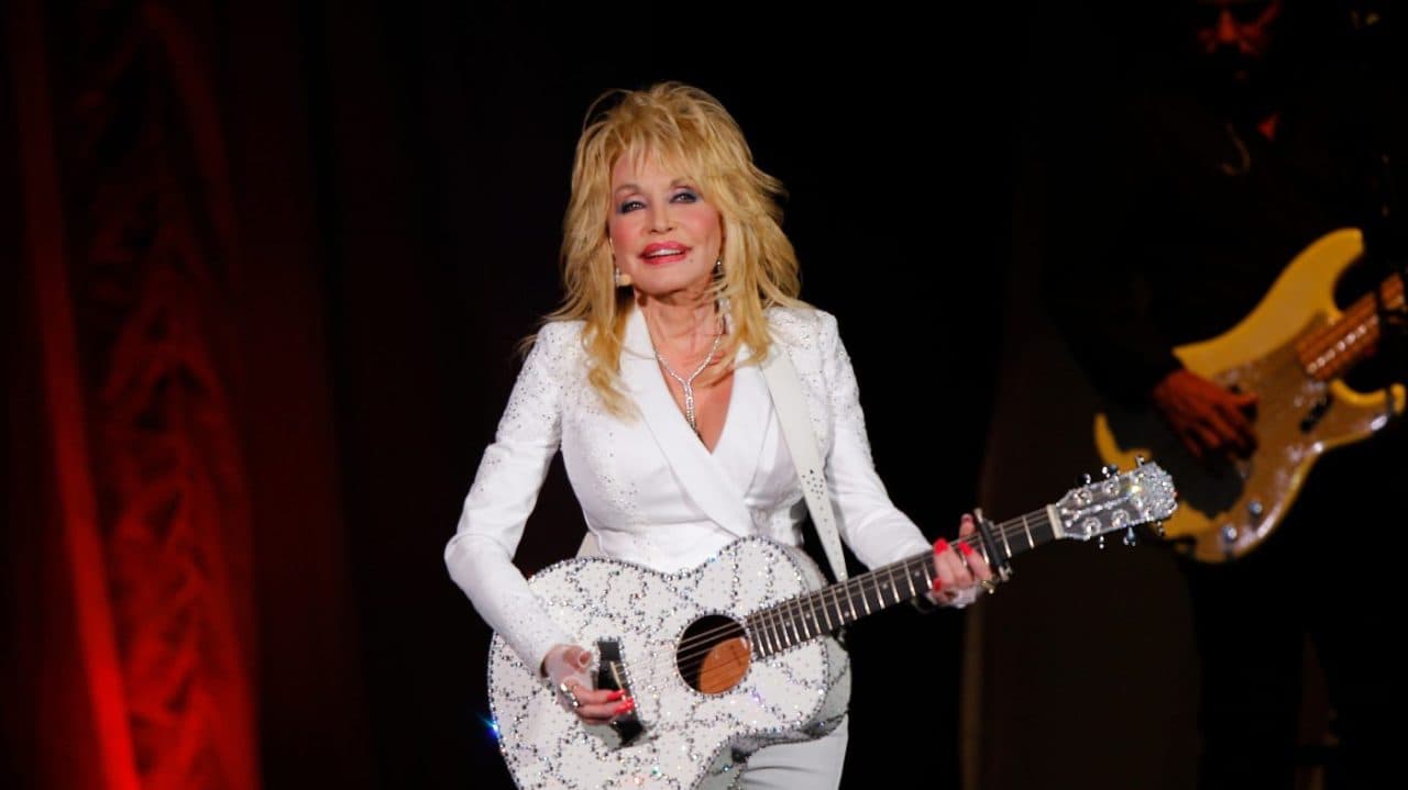 Tennessee governor plans to name Nashville airport after Dolly Parton