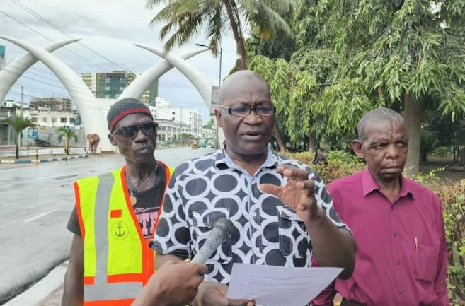Stakeholders urge politicians to keep off port affairs