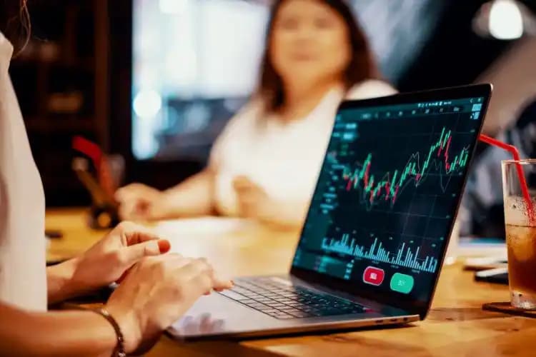 Key Features and Benefits of Trading with HFM