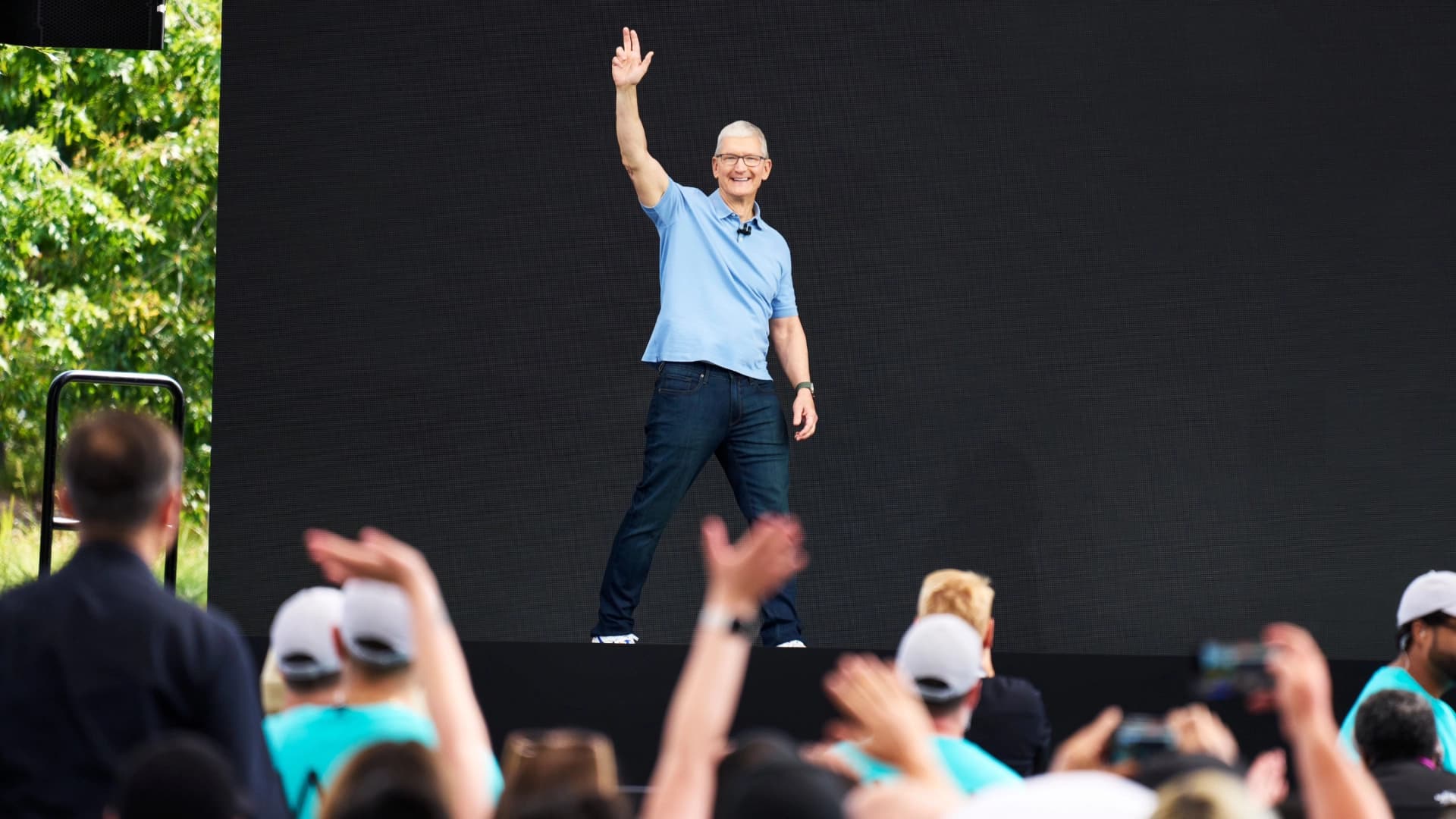Tim Cook’s $4 Trillion Farewell and the AI Era John Ternus Inherits