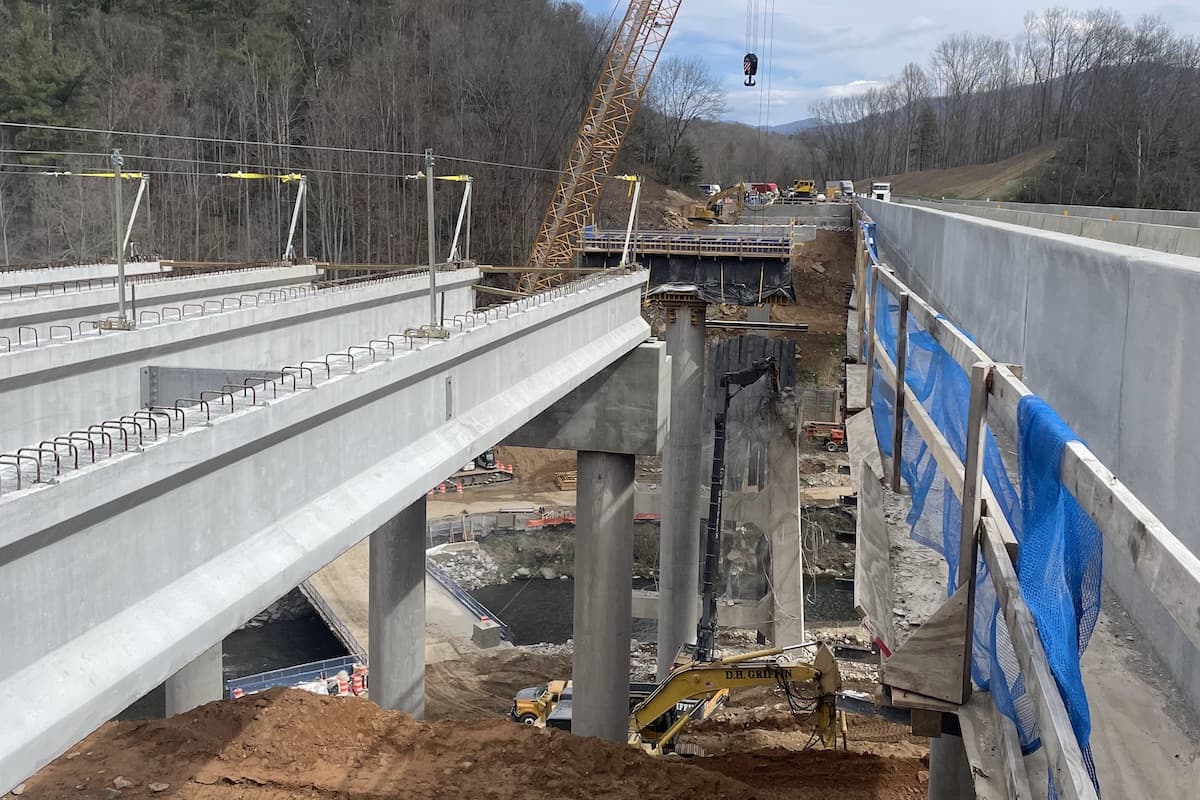 Kiewit Replaces I-40 Pigeon River Bridge 142, Advancing Gorge Corridor Upgrades