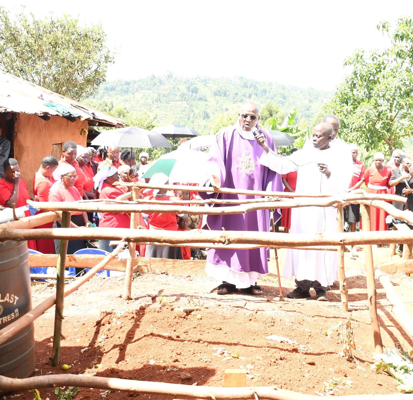 Nyamira Catholic priest leads protest over rampant sale of illicit brew