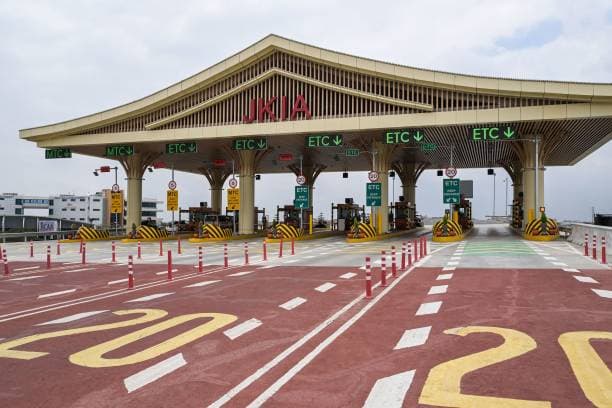 Casual labourer dies after billboard collapses at Expressway construction site