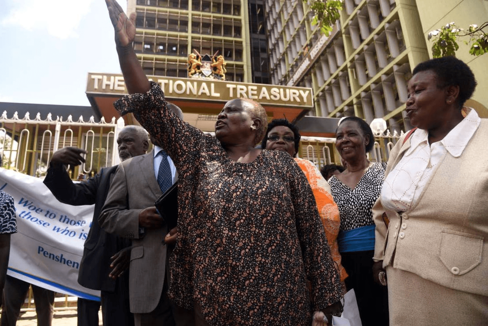 Treasury Eliminates Manual Processing of Pensions for Public Servants