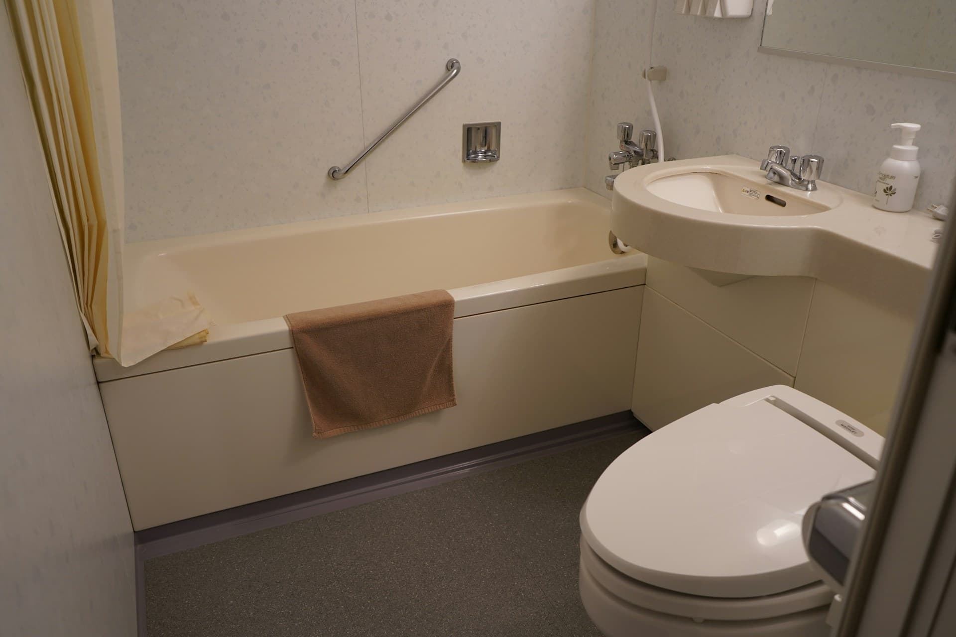Using your smartphone on the toilet can lead to haemorrhoids
