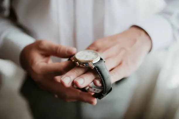 How to Adjust a Wrist Watch