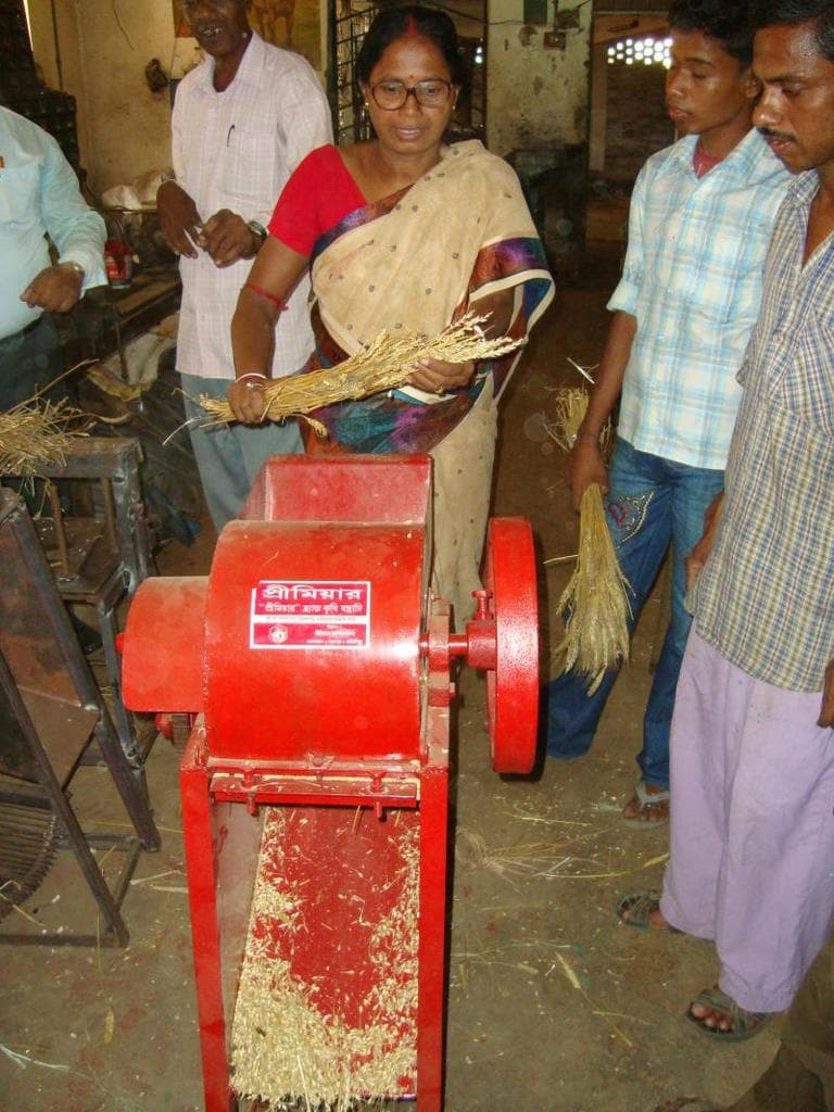 Manual decordicator shells 30 times more groundnuts than hand