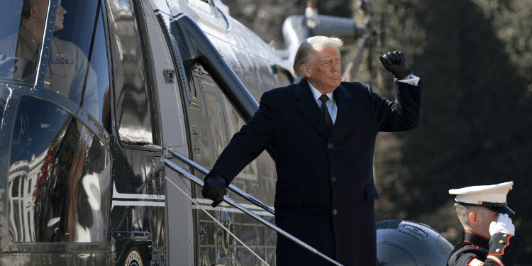 New Iran Bombing Deadline Set After Trump Warned of Consequences for Americans