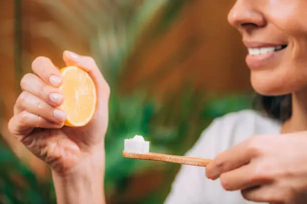 How to Whiten Teeth With Lemon