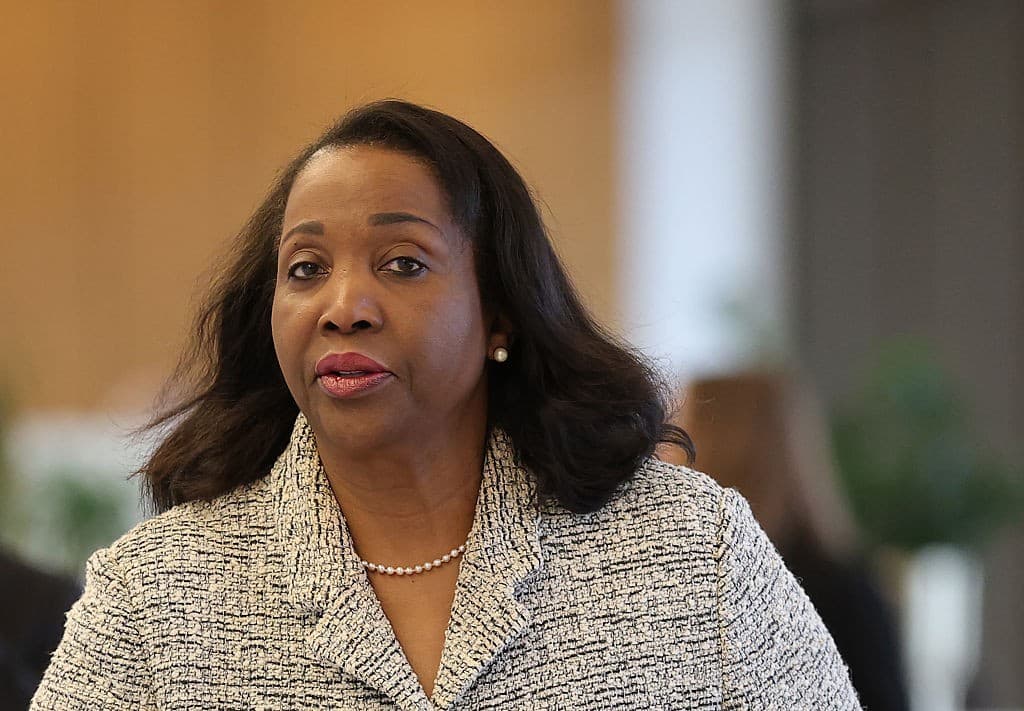 White House renews its attempt to remove Fed Governor Lisa Cook