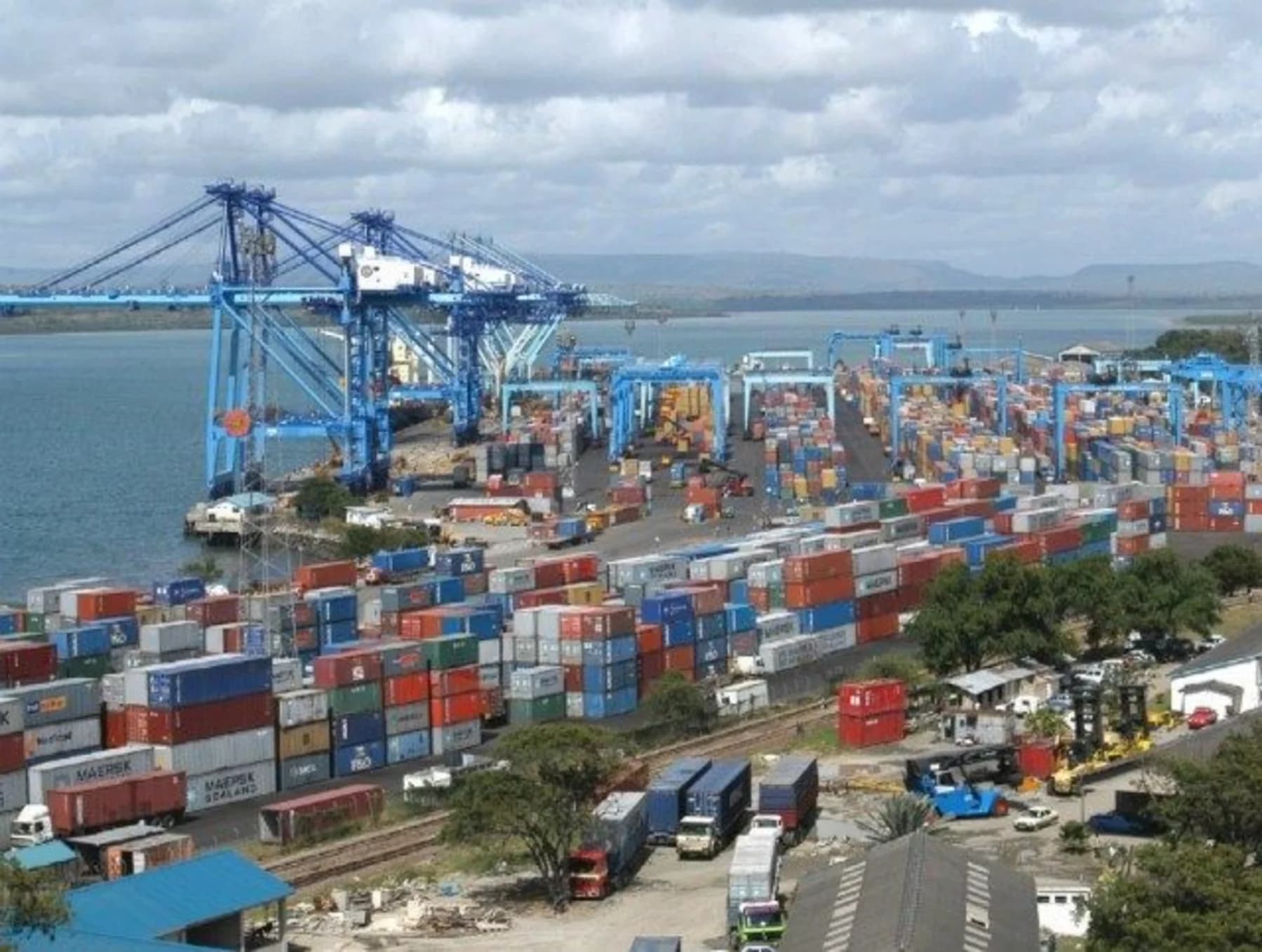 Man dies after suspected oxygen shortage while handling petroleum products in Mombasa