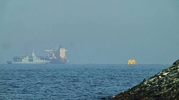 US strikes Iranian fast boats as Iran attacks UAE oil facility