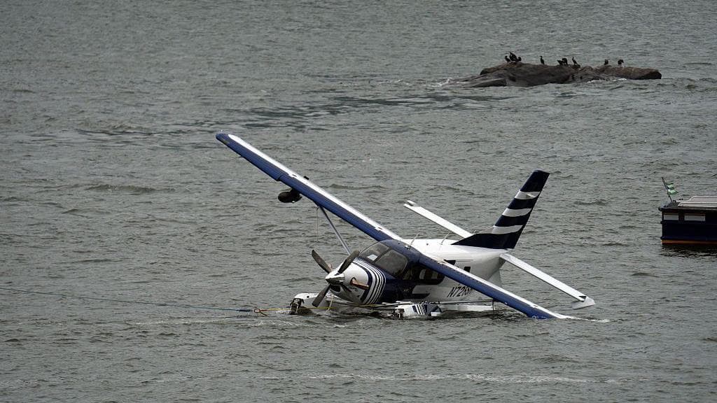 Eight rescued from seaplane that made ‘hard landing’ in Manhattan river