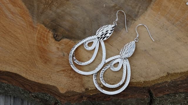 5 Reasons to Choose 925 Sterling Silver Findings Over Plated Metal