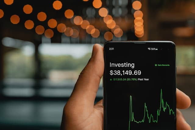 How Digital Innovation is Transforming Money Management and Banking Services