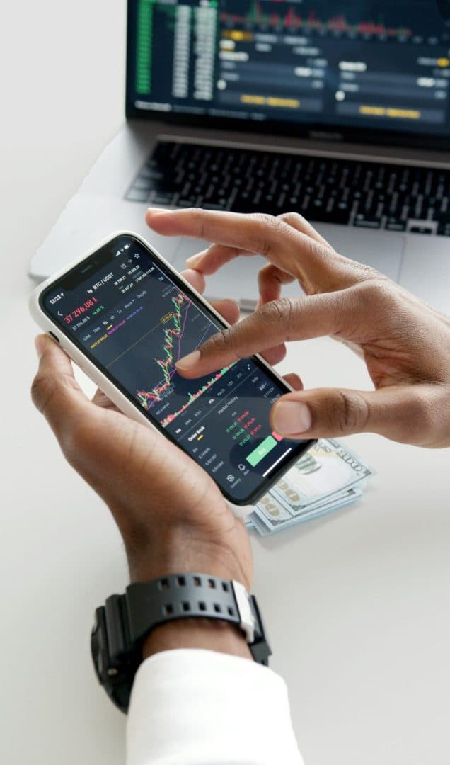 How Traders in Kenya Compare Online Brokers